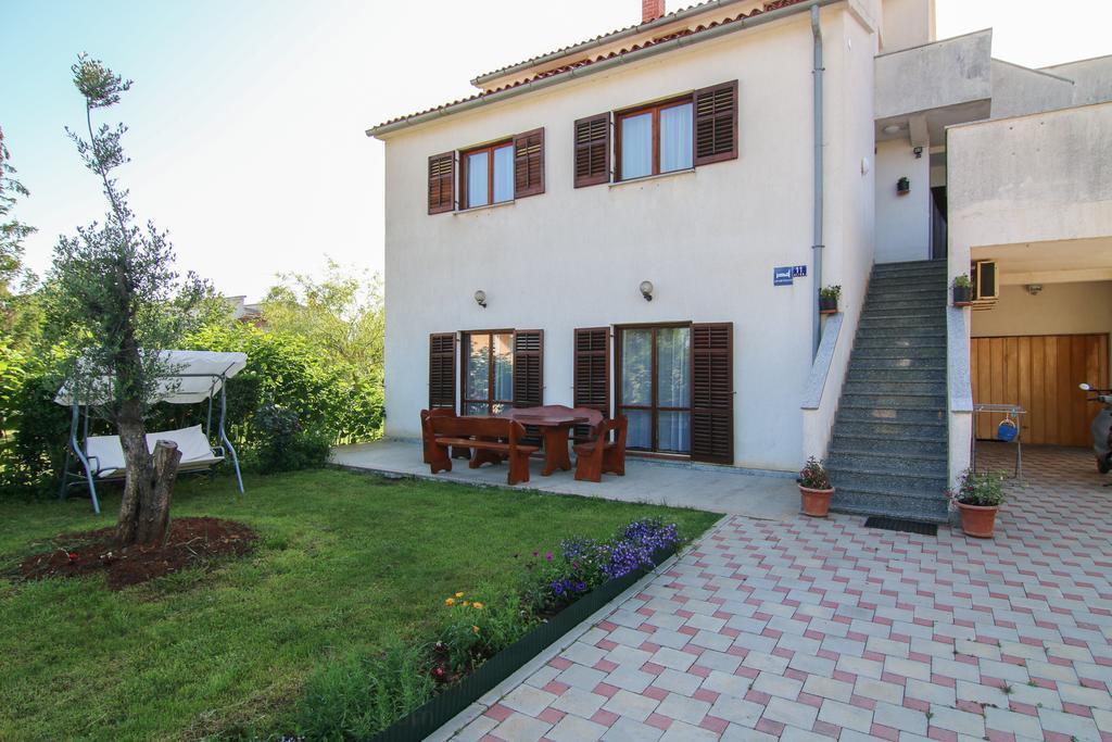 Apartments Milovan Fazana Exterior photo
