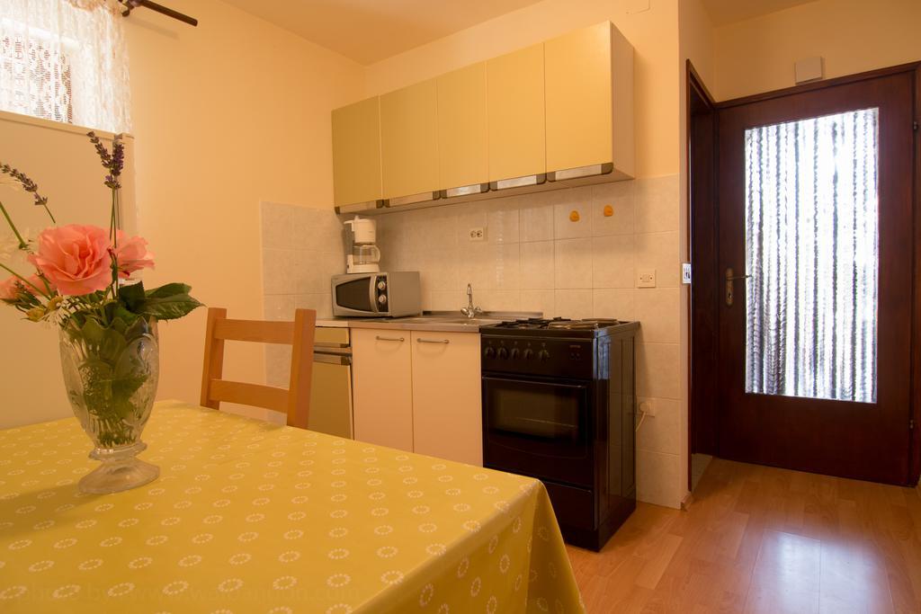 Apartments Milovan Fazana Exterior photo